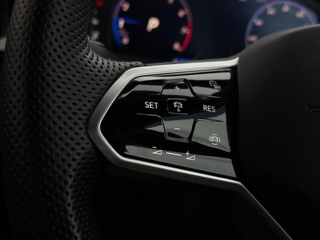 Volkswagen T-Roc thumbnail Misc Controls