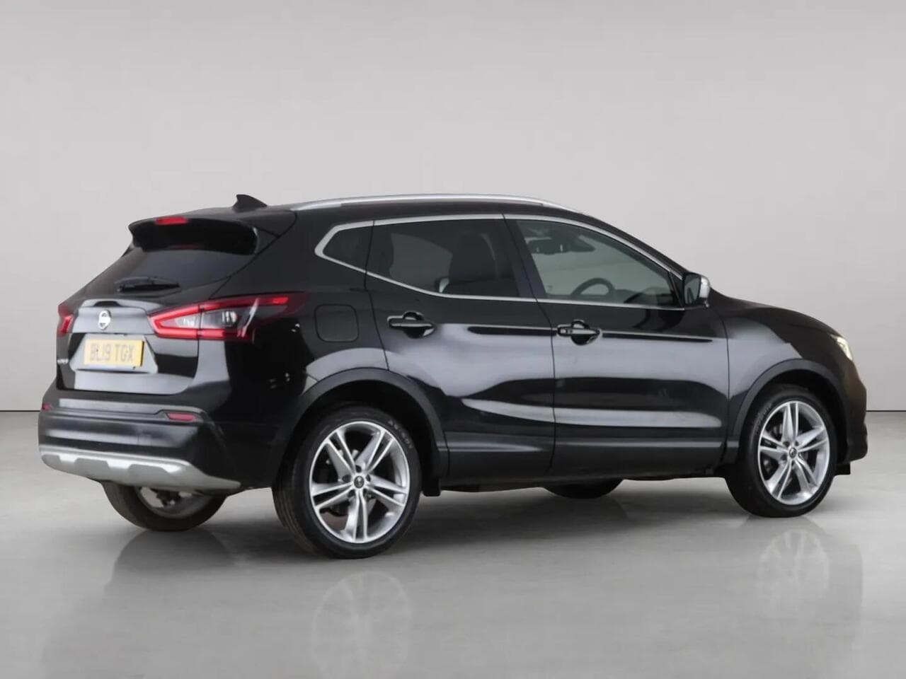 Nissan Qashqai thumbnail Side Right