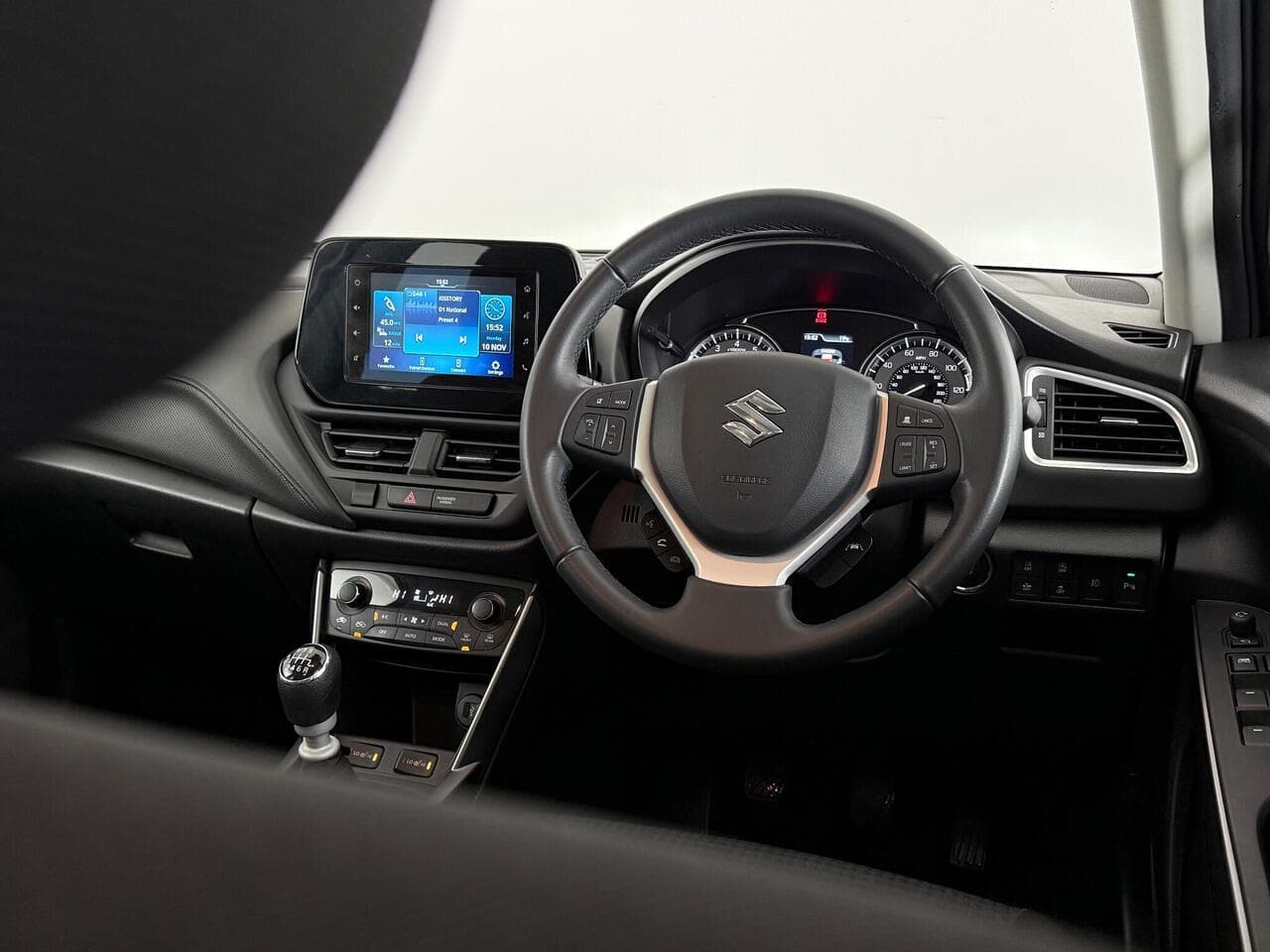 Suzuki S-Cross thumbnail Steering Wheel