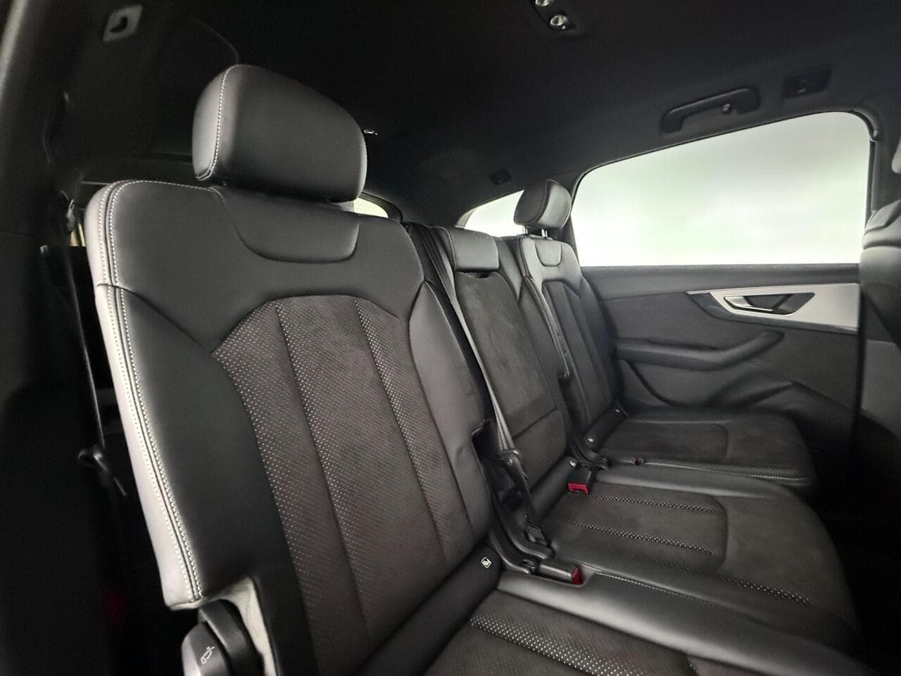 Audi Q7 thumbnail Seats Rear
