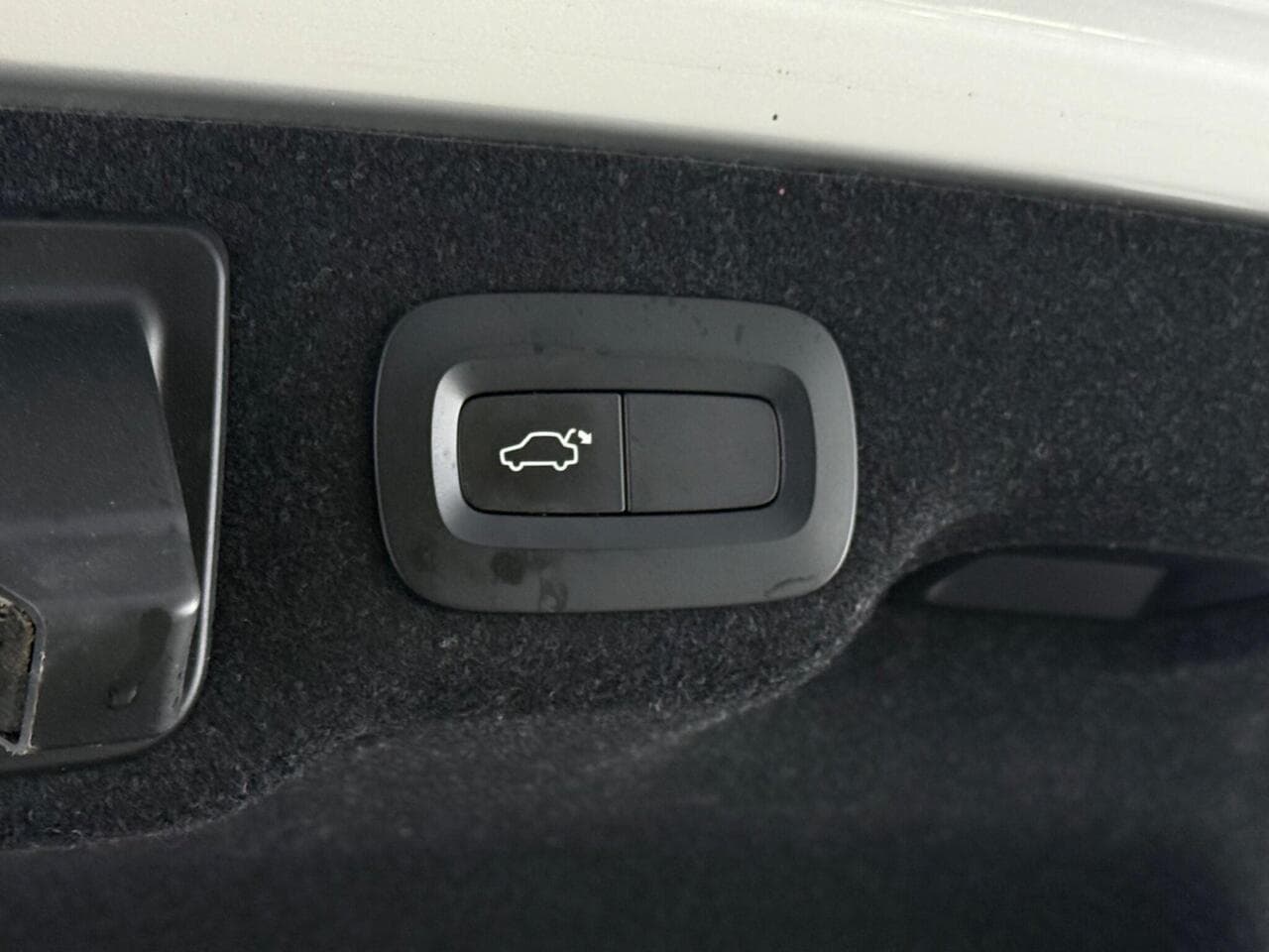 Volvo S90 thumbnail Misc Controls