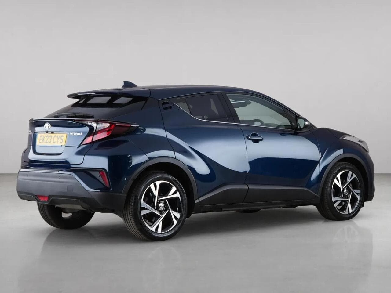 Toyota C-HR thumbnail Rear Right