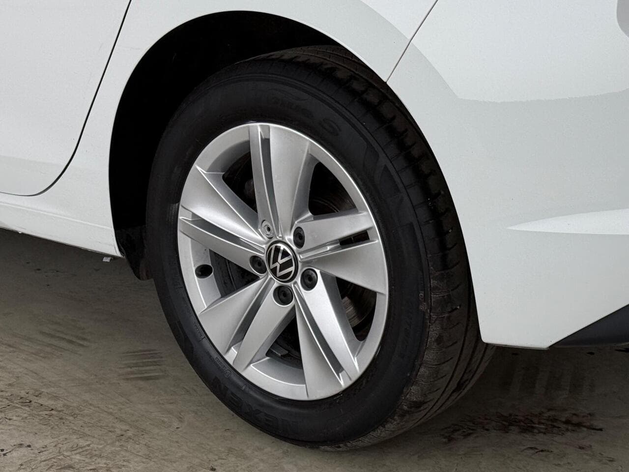 Volkswagen Golf thumbnail Wheel