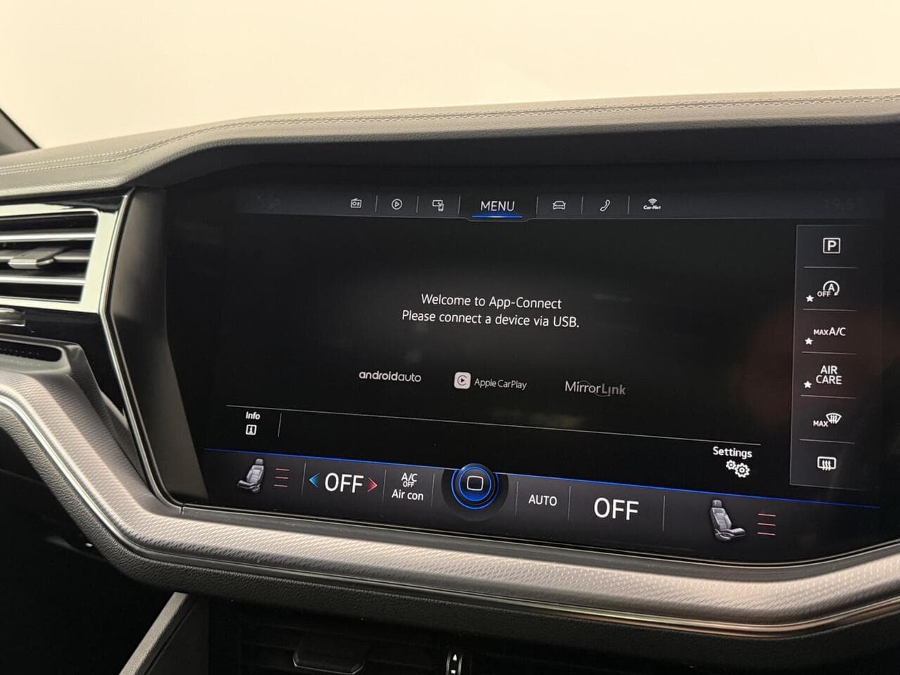 Volkswagen Touareg thumbnail Infotainment System