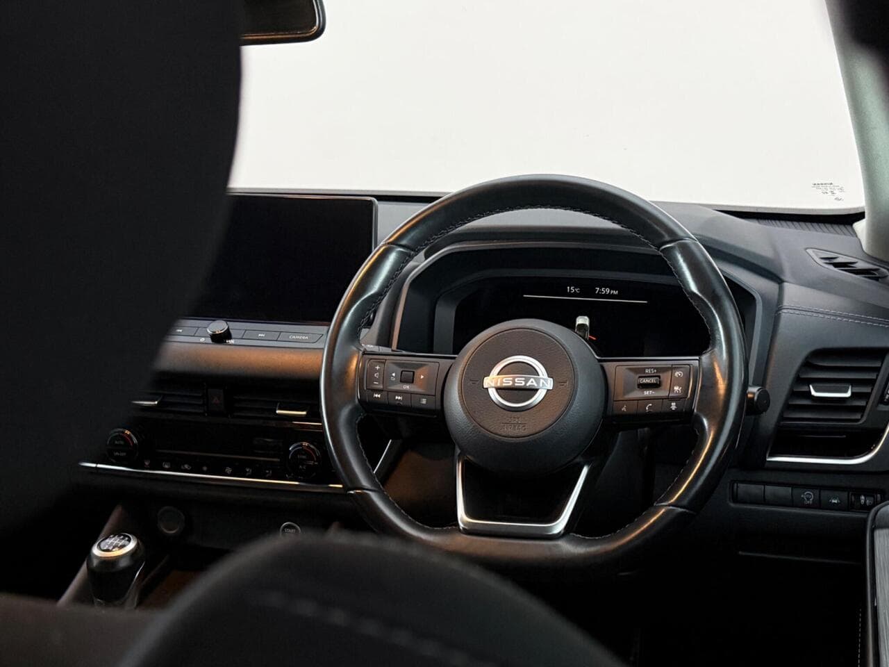 Nissan Qashqai thumbnail Steering Wheel