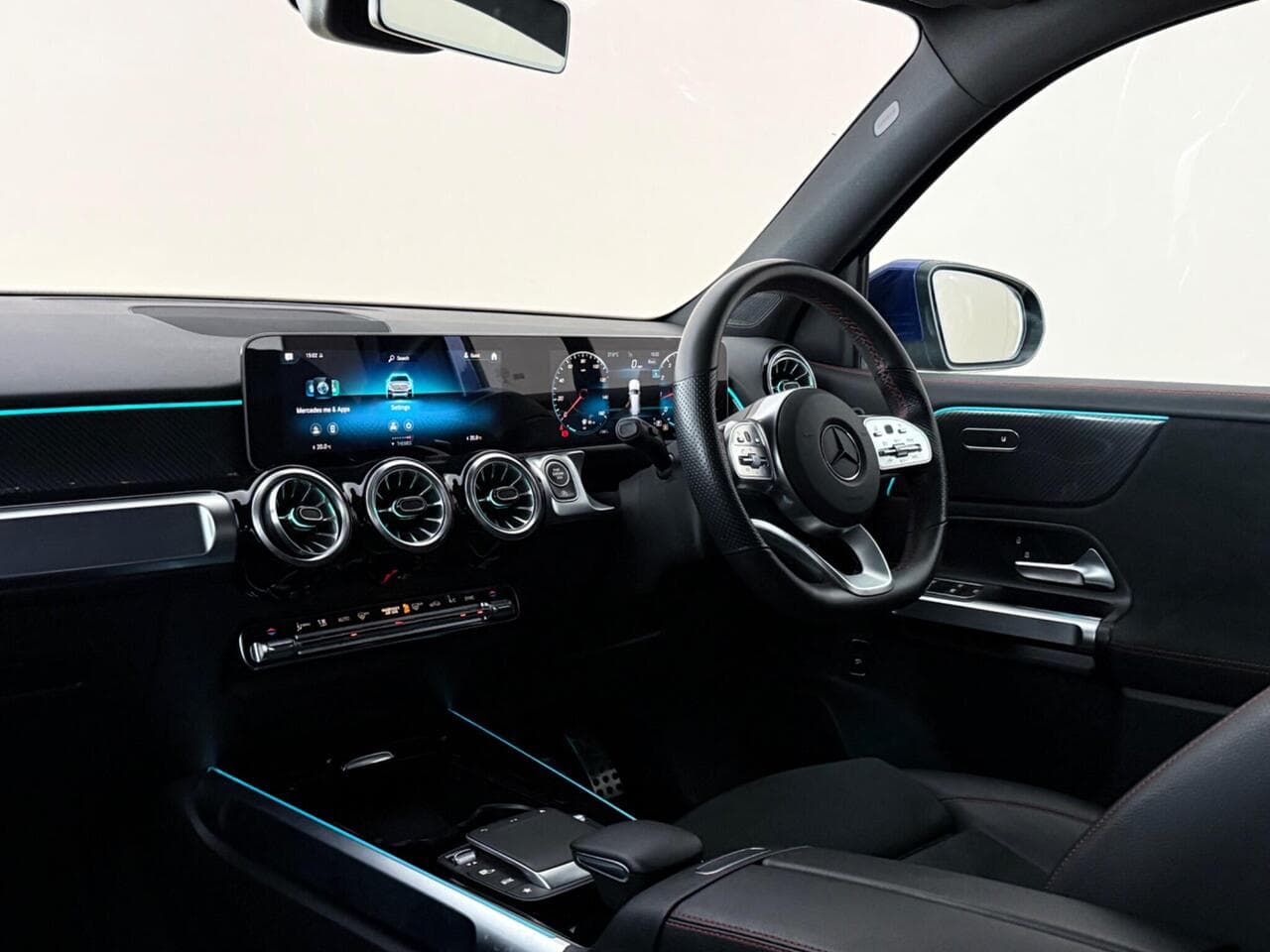 Mercedes-Benz GLB thumbnail Interior Front