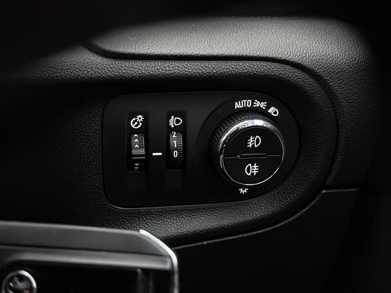 Vauxhall Grandland X thumbnail Misc Controls