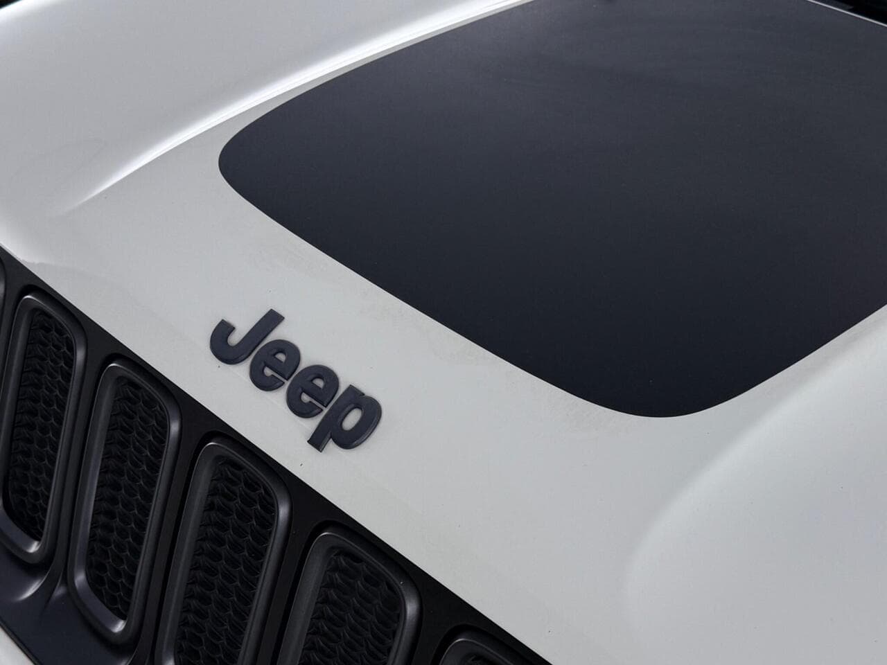 Jeep Renegade thumbnail Badge Exterior