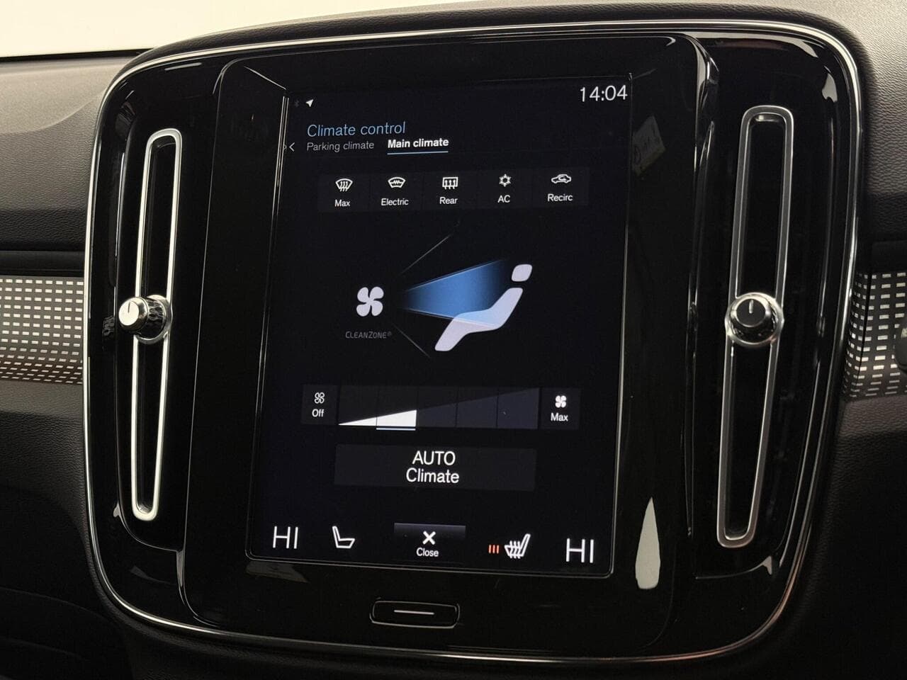 Volvo XC40 thumbnail Infotainment System