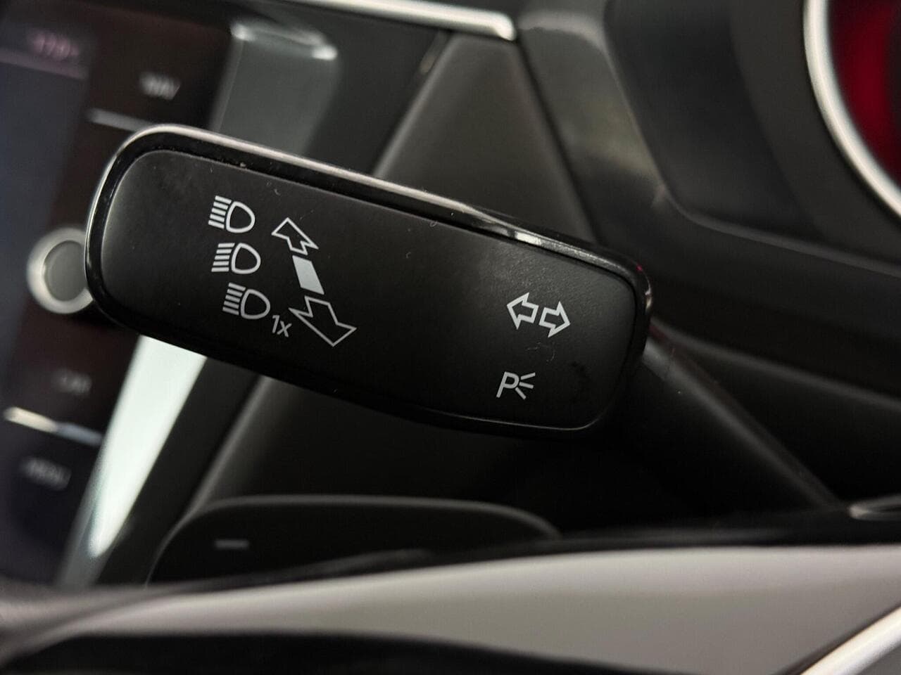 Volkswagen Tiguan Allspace thumbnail Misc Controls