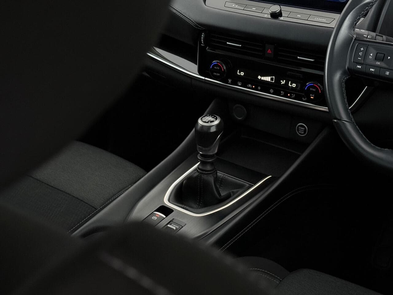 Nissan Qashqai thumbnail Interior Front