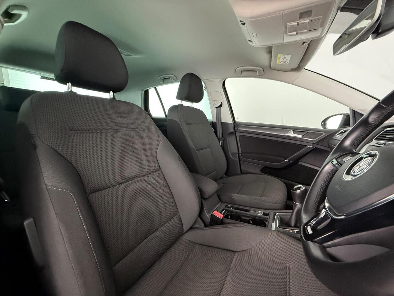 Volkswagen Golf thumbnail Seat Driver