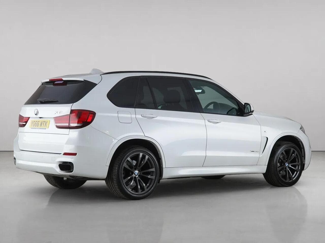BMW X5 thumbnail Rear Right