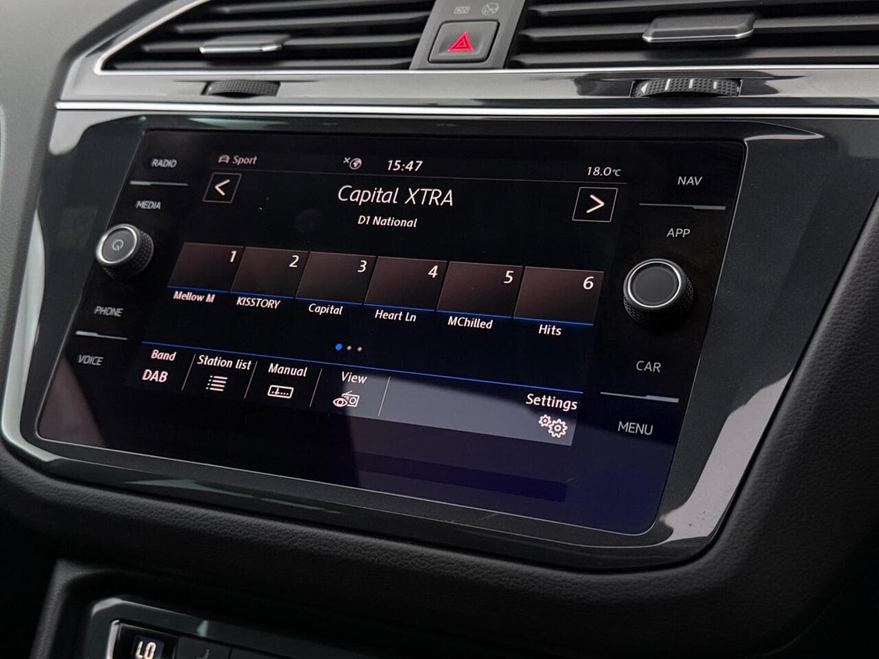 Volkswagen Tiguan thumbnail Infotainment System