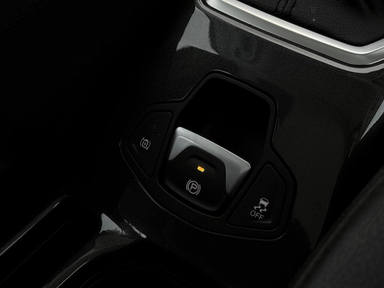 Jeep Renegade thumbnail Misc Controls