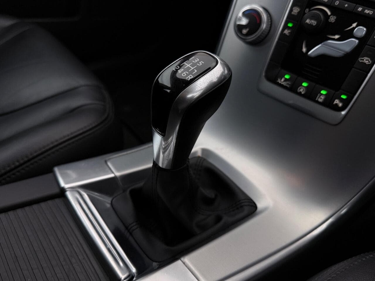 Volvo XC60 thumbnail Interior Front