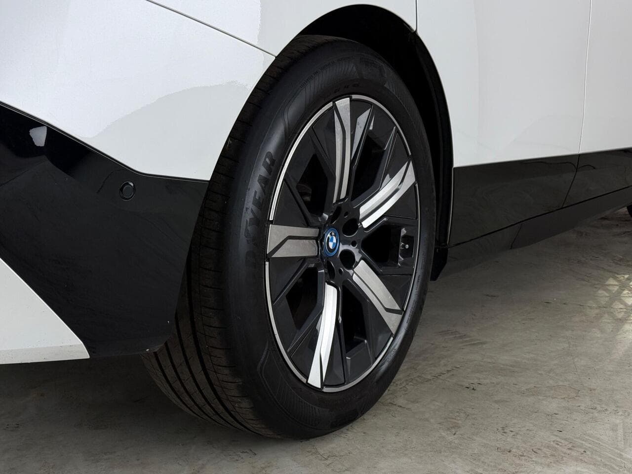 BMW iX thumbnail Wheel