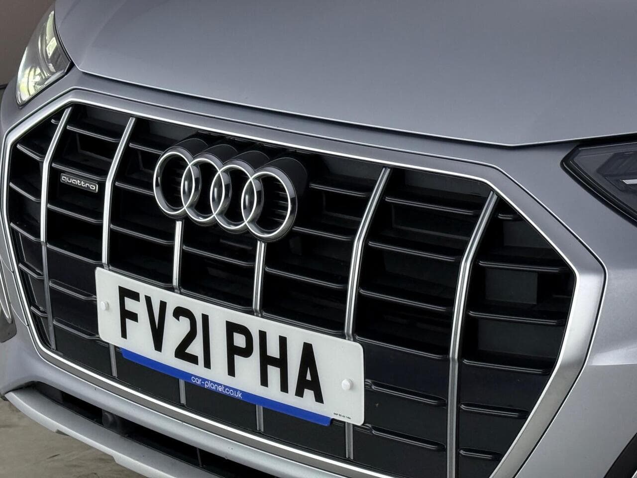 Audi Q5 thumbnail Badge Exterior