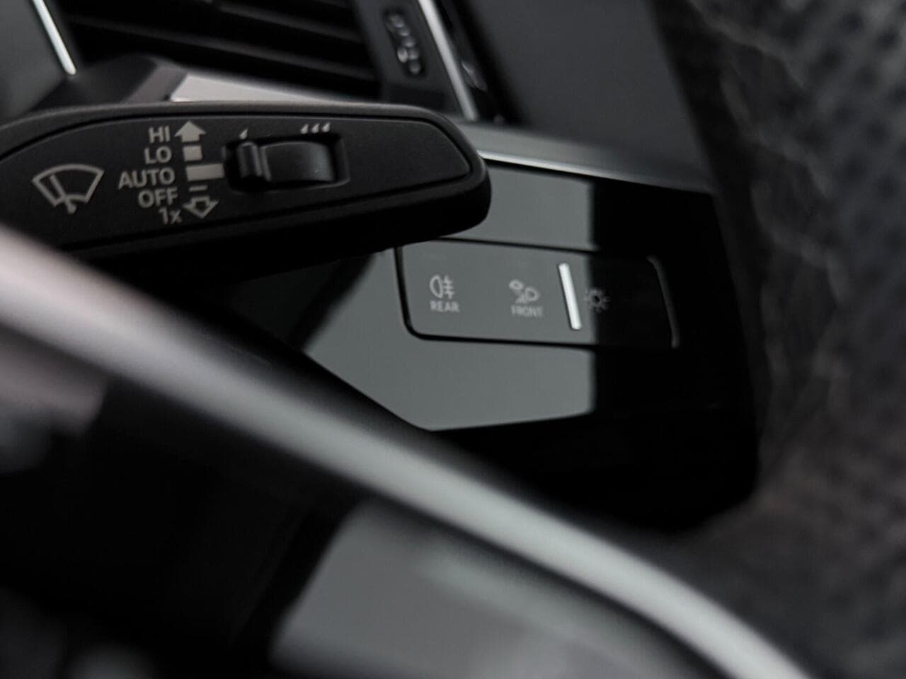 Audi e-tron thumbnail Misc Controls