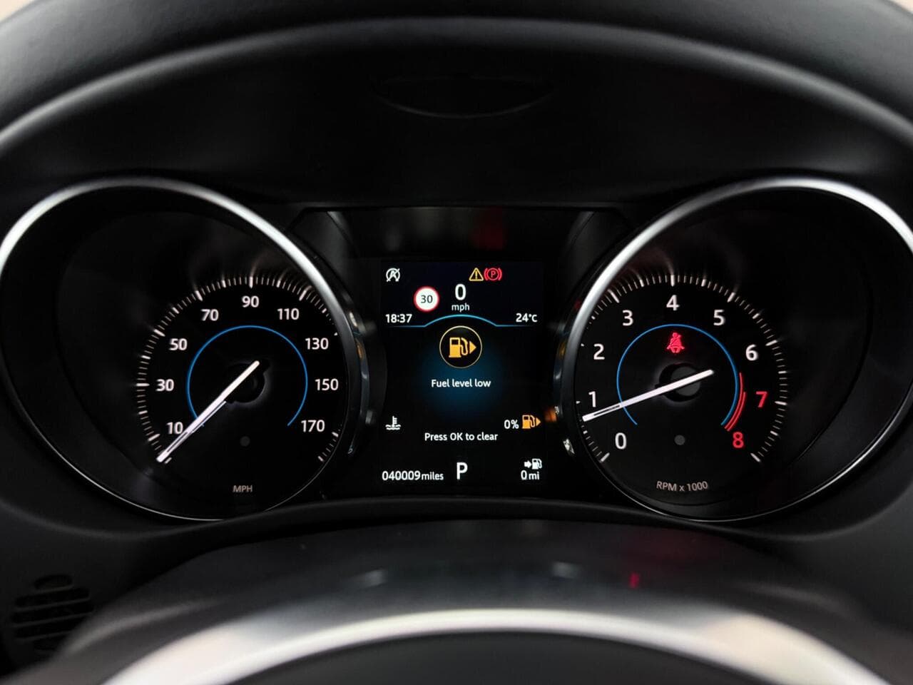Jaguar XE thumbnail Driver Instruments