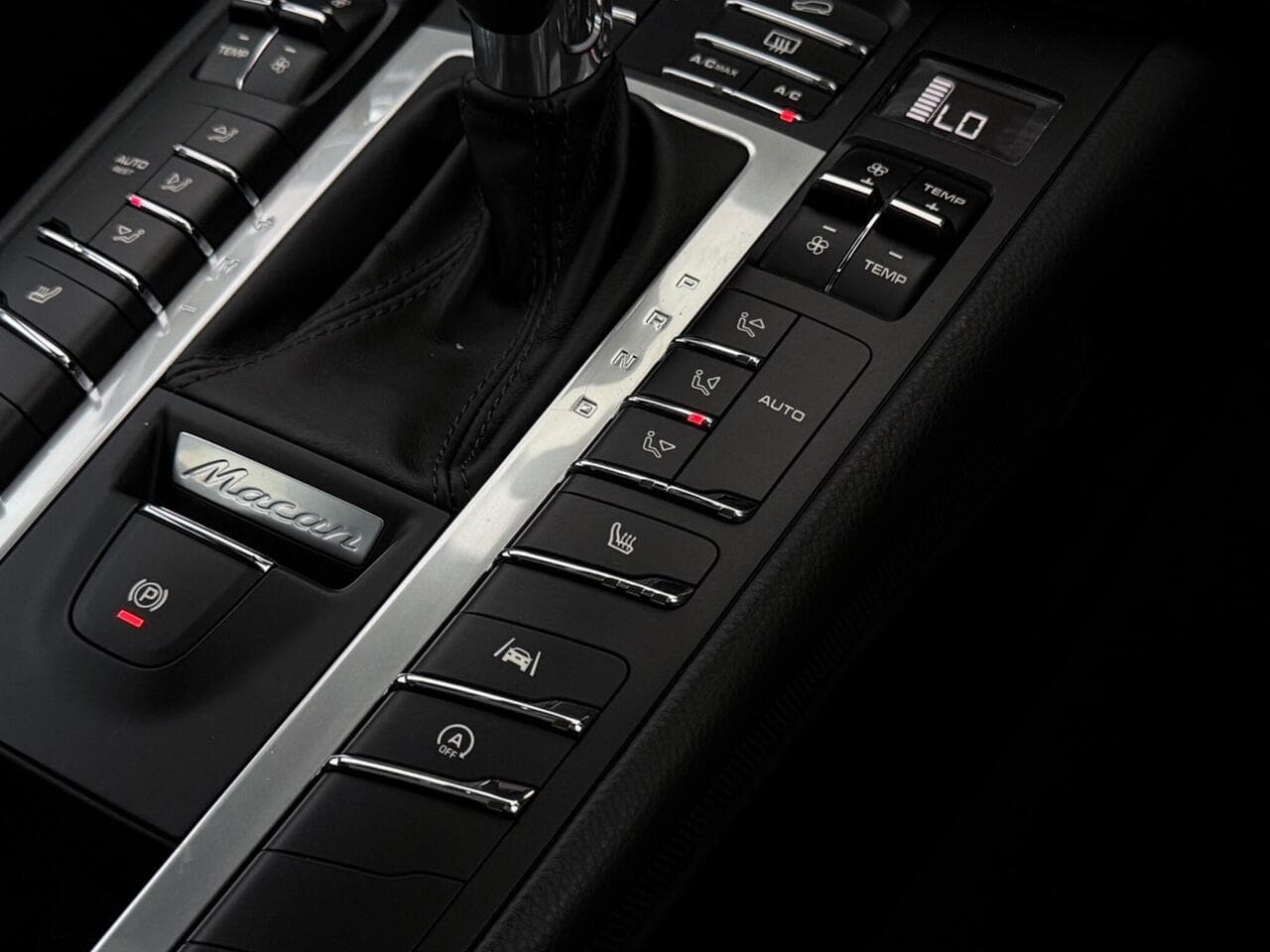 Porsche Macan thumbnail Interior Front