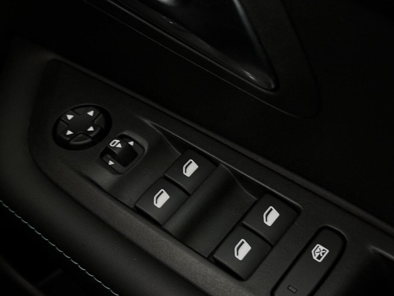 Peugeot 208 thumbnail Misc Controls