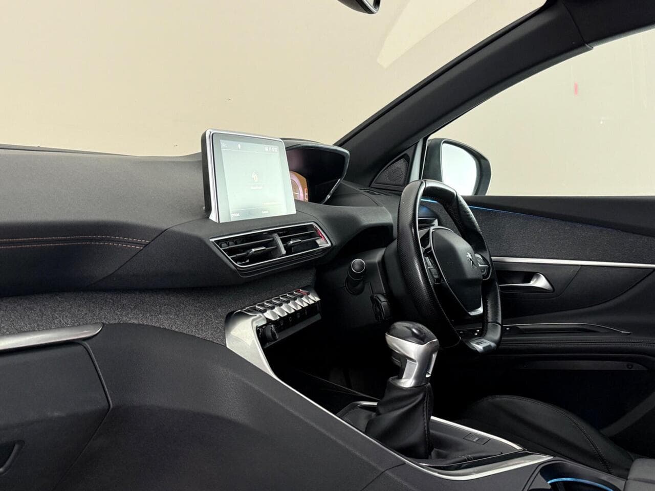 Peugeot 5008 thumbnail Interior Front
