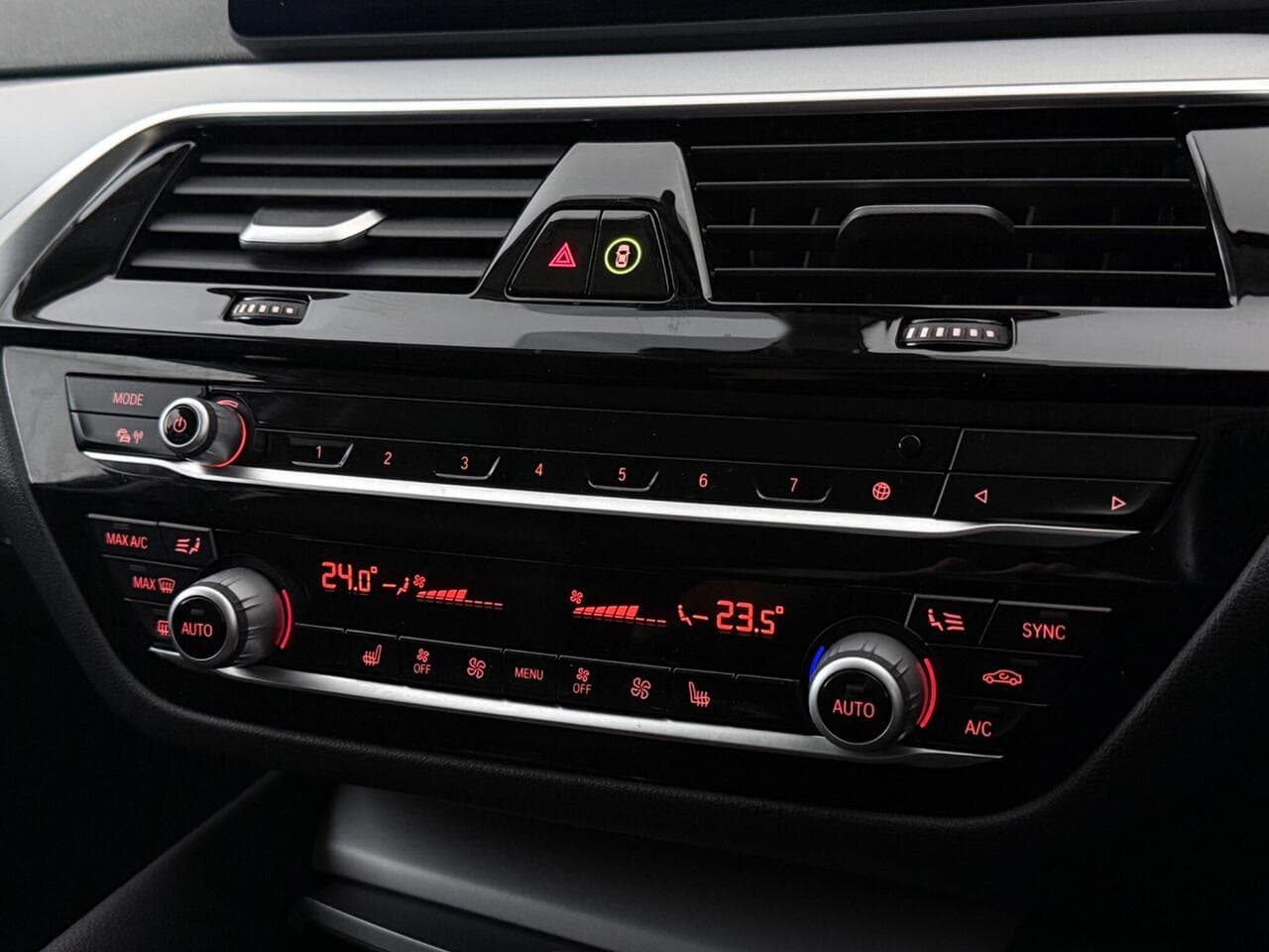 BMW 5 Series thumbnail Infotainment System