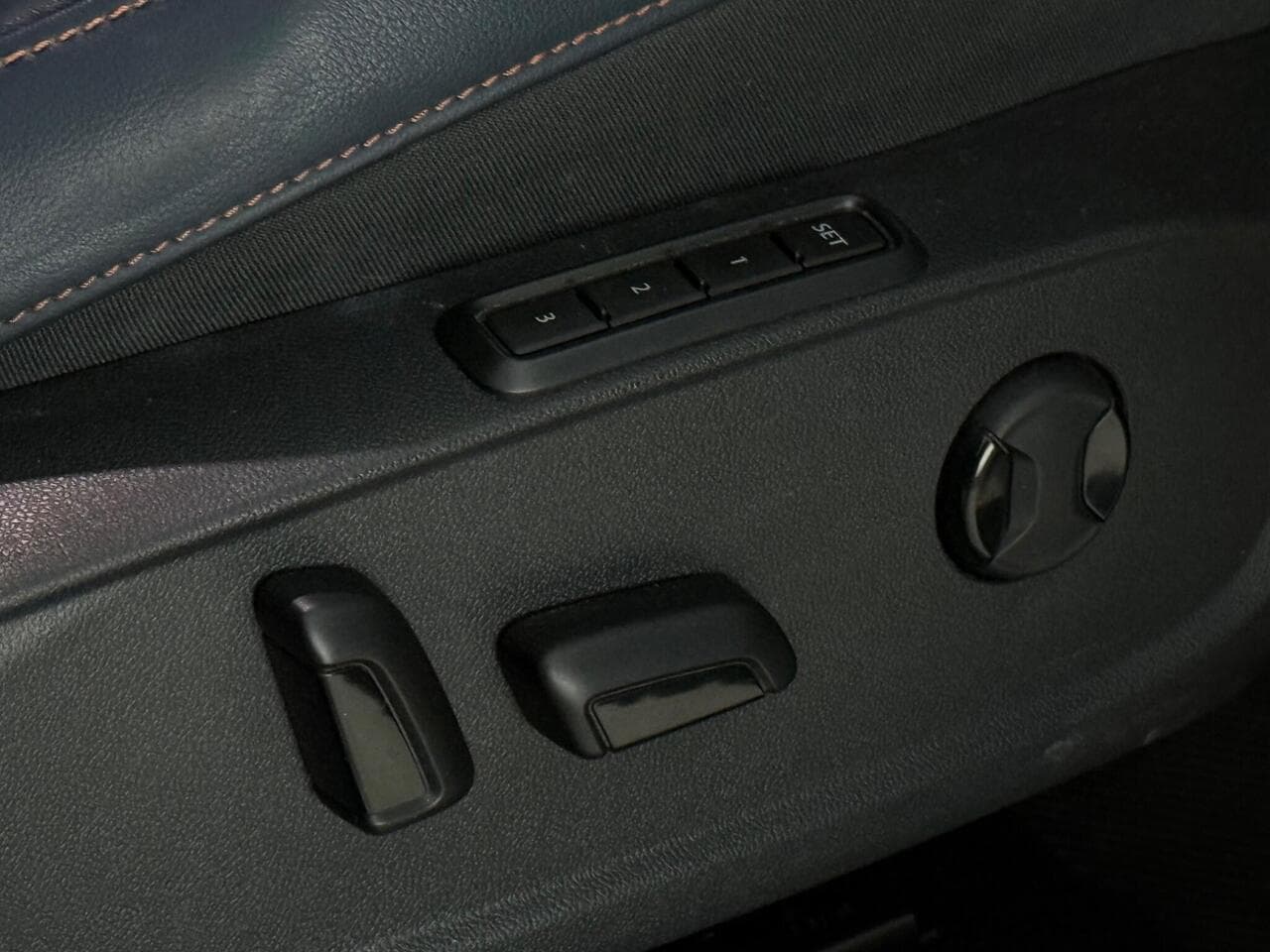 CUPRA Formentor thumbnail Misc Controls