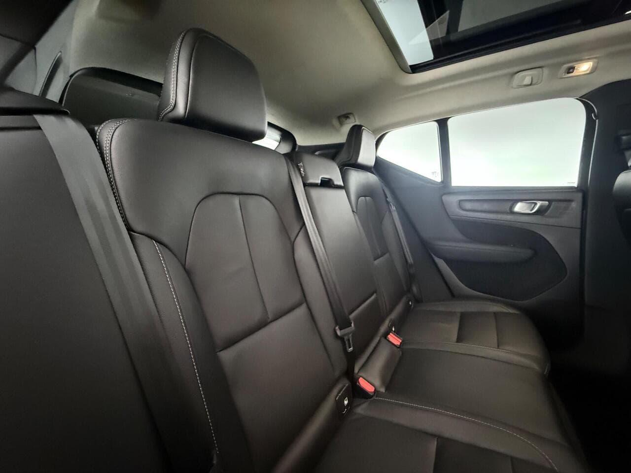 Volvo XC40 thumbnail Seats Rear