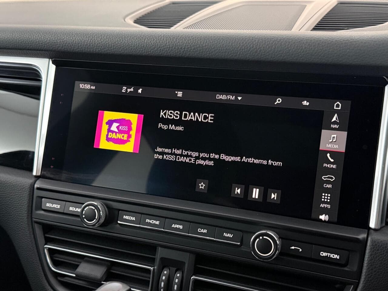 Porsche Macan thumbnail Infotainment System