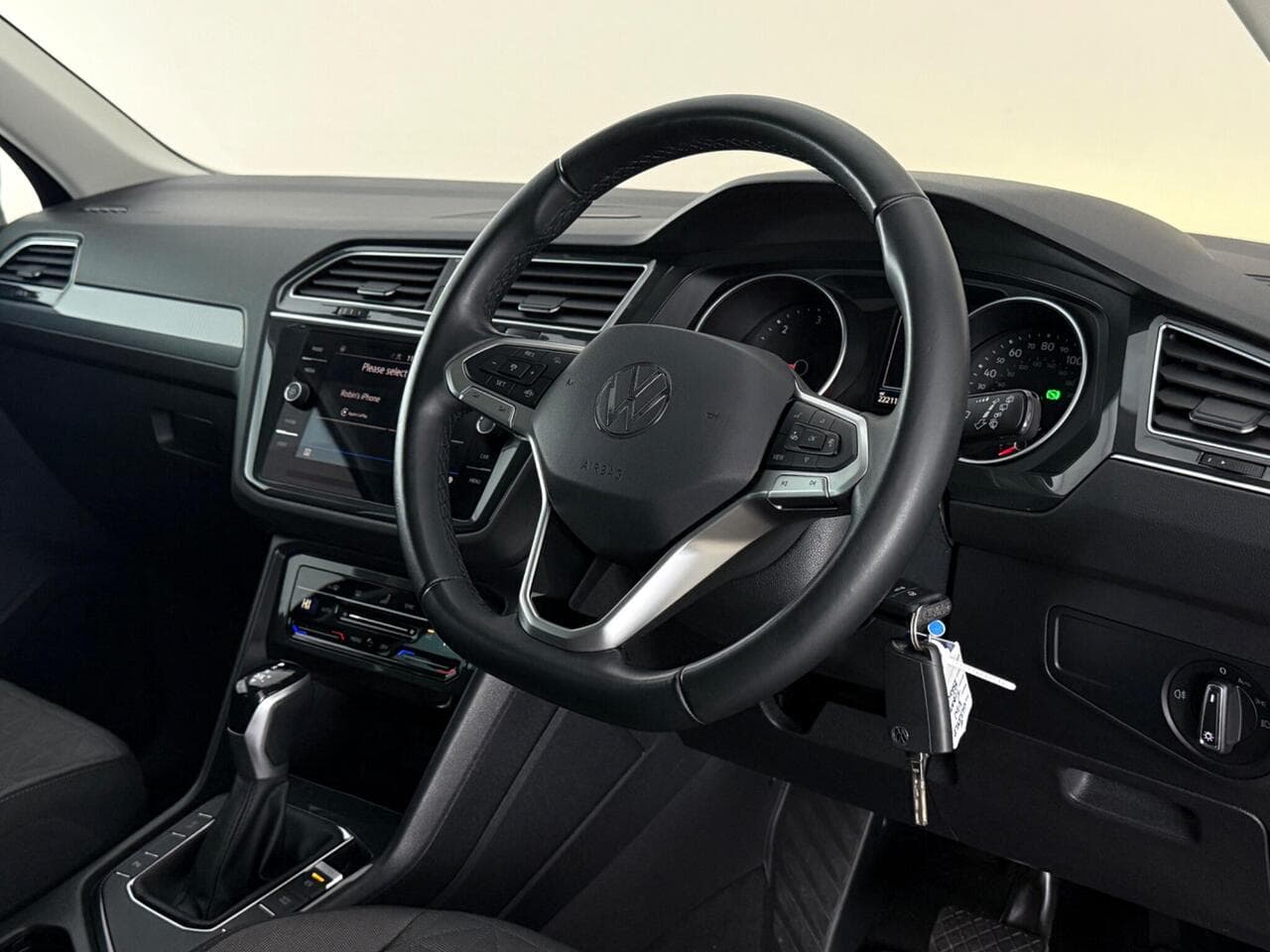 Volkswagen Tiguan thumbnail Interior Front