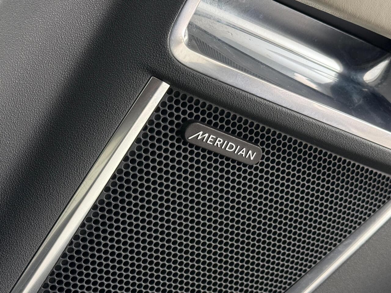 Jaguar E-PACE thumbnail Misc Controls