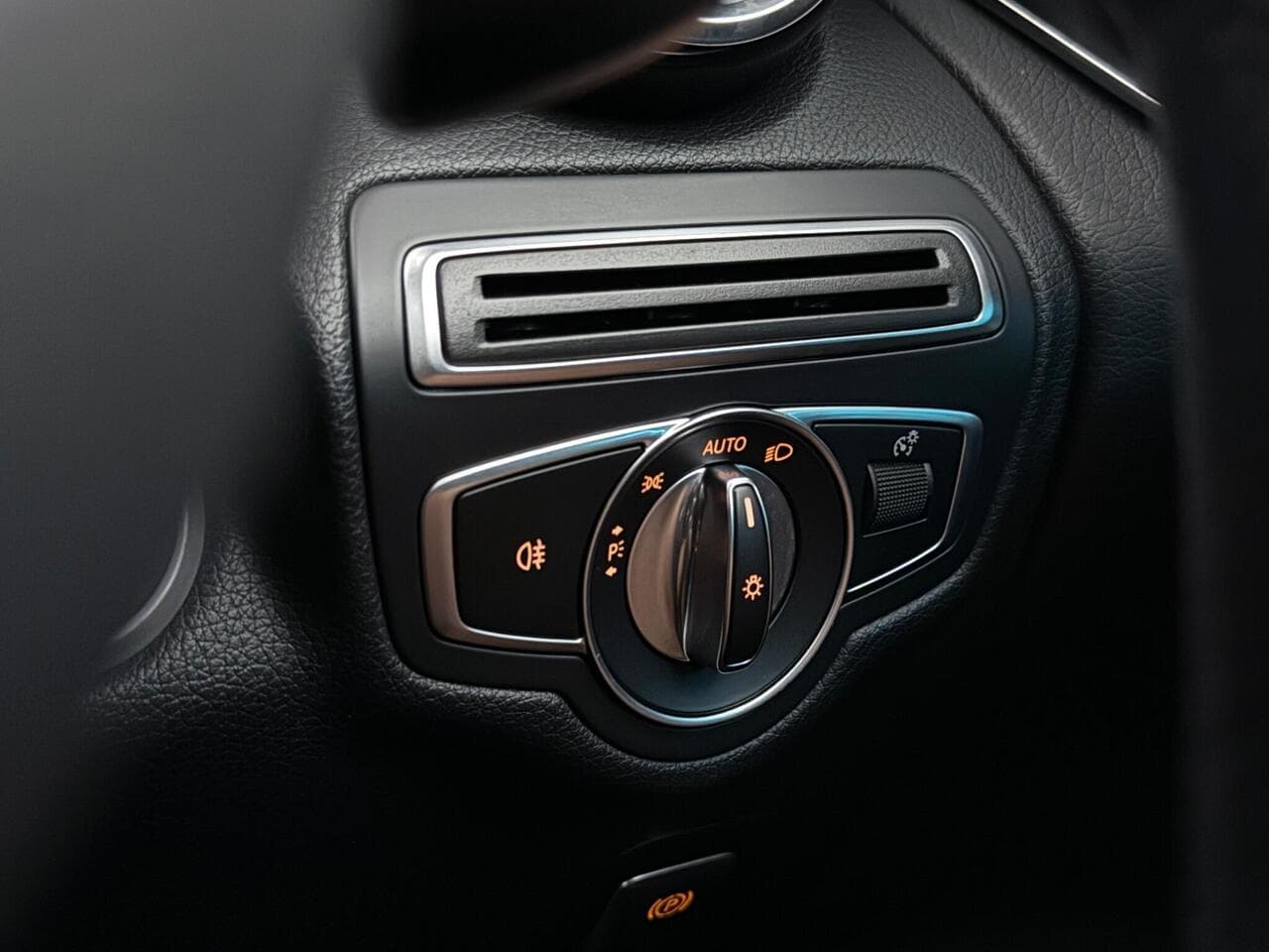 Mercedes-Benz GLC thumbnail Misc Controls