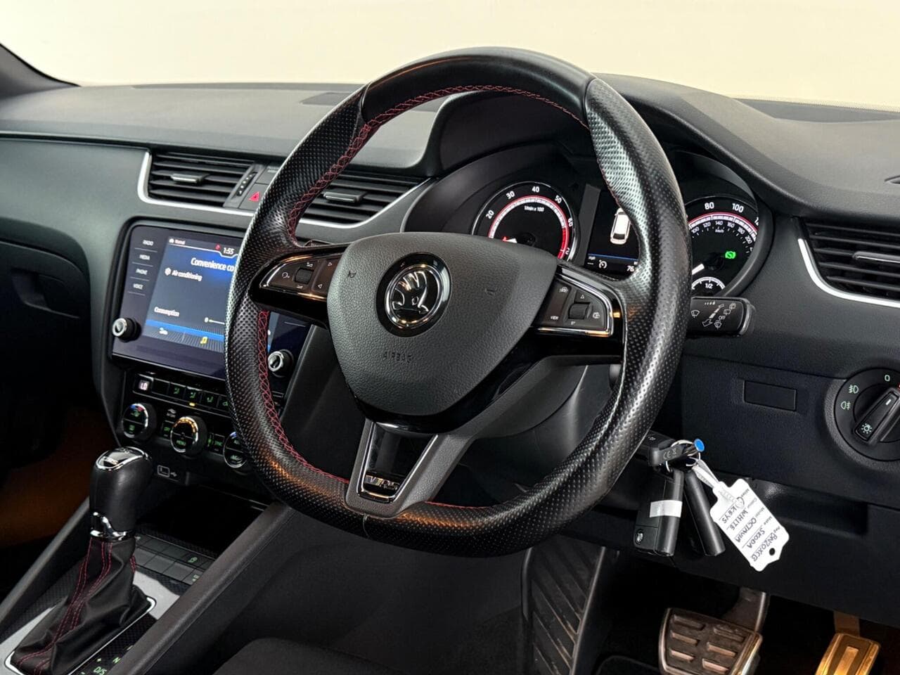 Skoda Octavia thumbnail Steering Wheel