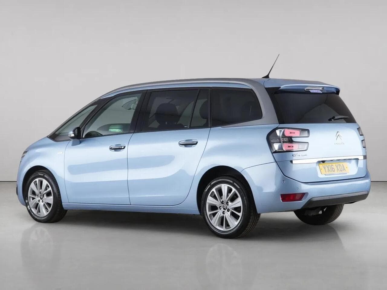 Citroen Grand C4 Picasso thumbnail Rear Left