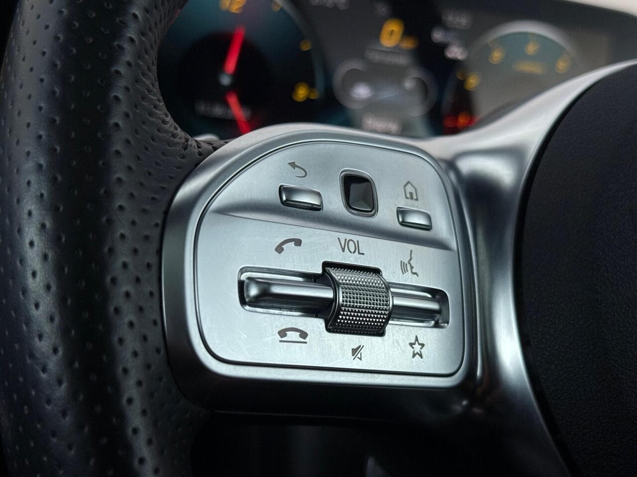 Mercedes-Benz CLA thumbnail Misc Controls