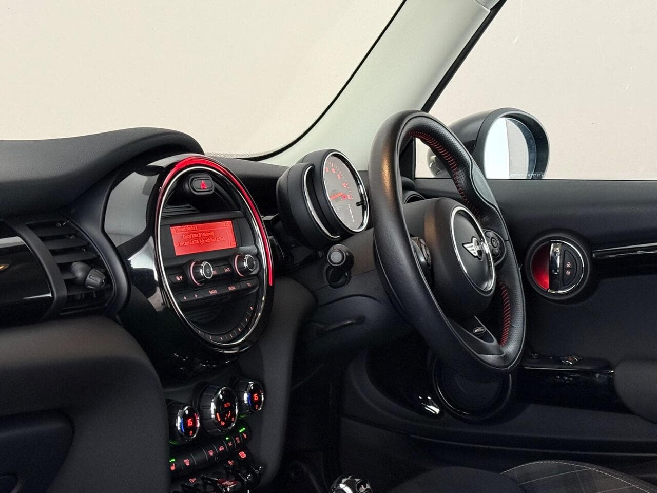 MINI Hatch thumbnail Interior Front