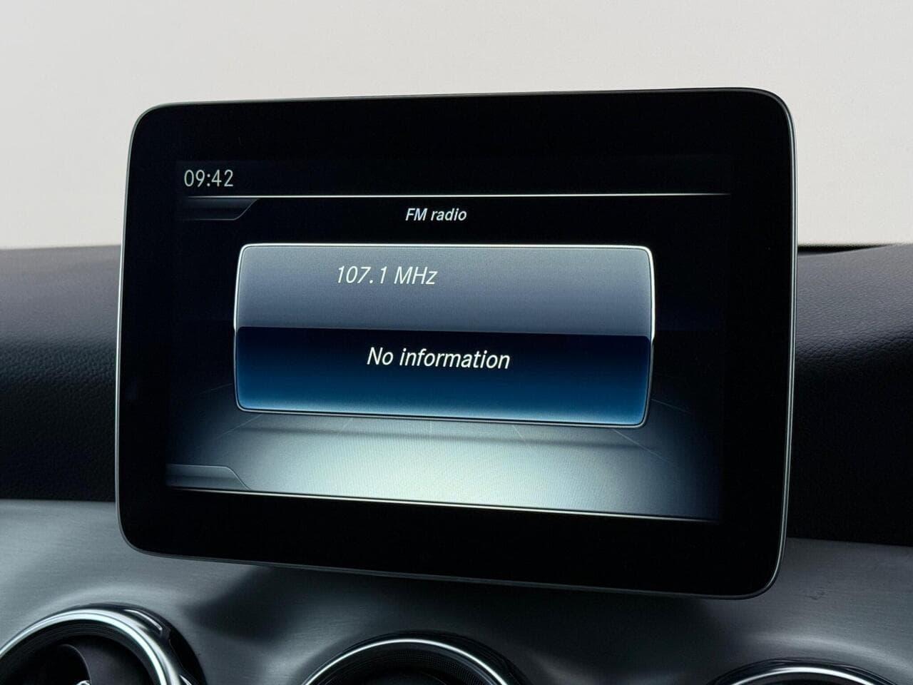 Mercedes-Benz GLA thumbnail Infotainment System