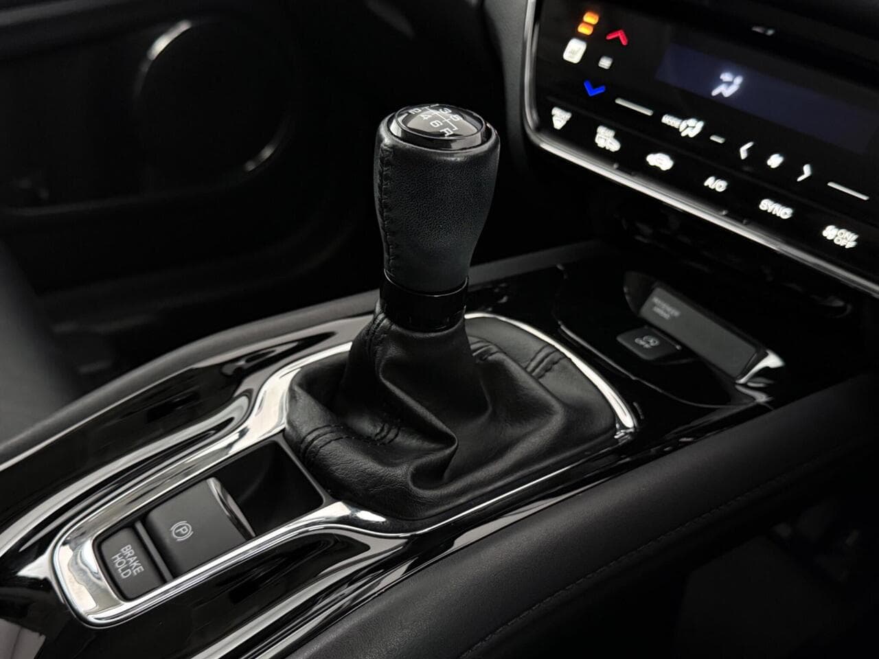 Honda HR-V thumbnail Interior Front