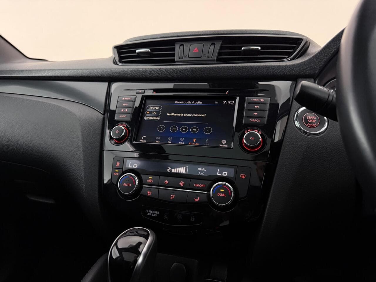 Nissan Qashqai thumbnail Infotainment System