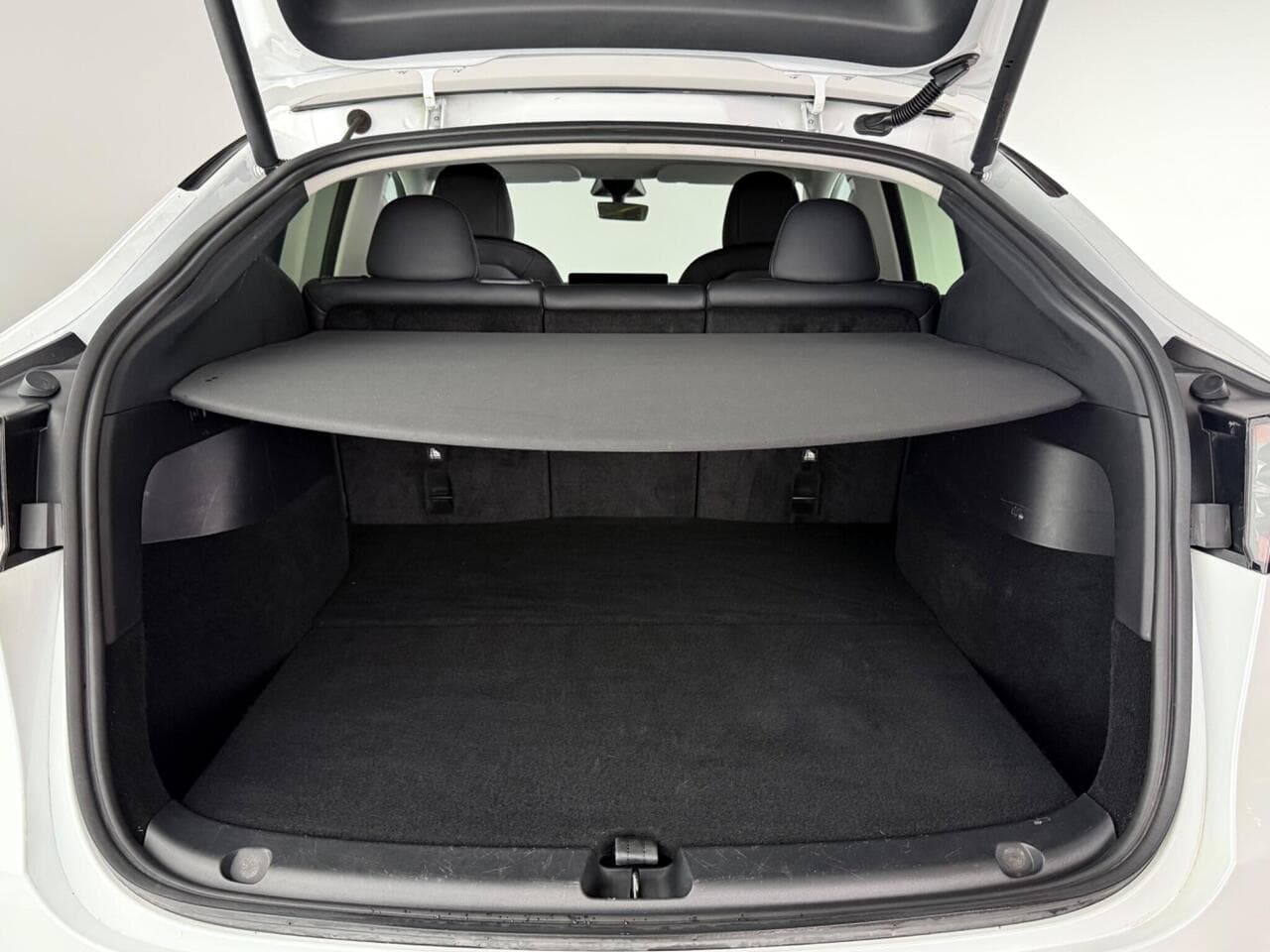 Tesla Model Y thumbnail Boot