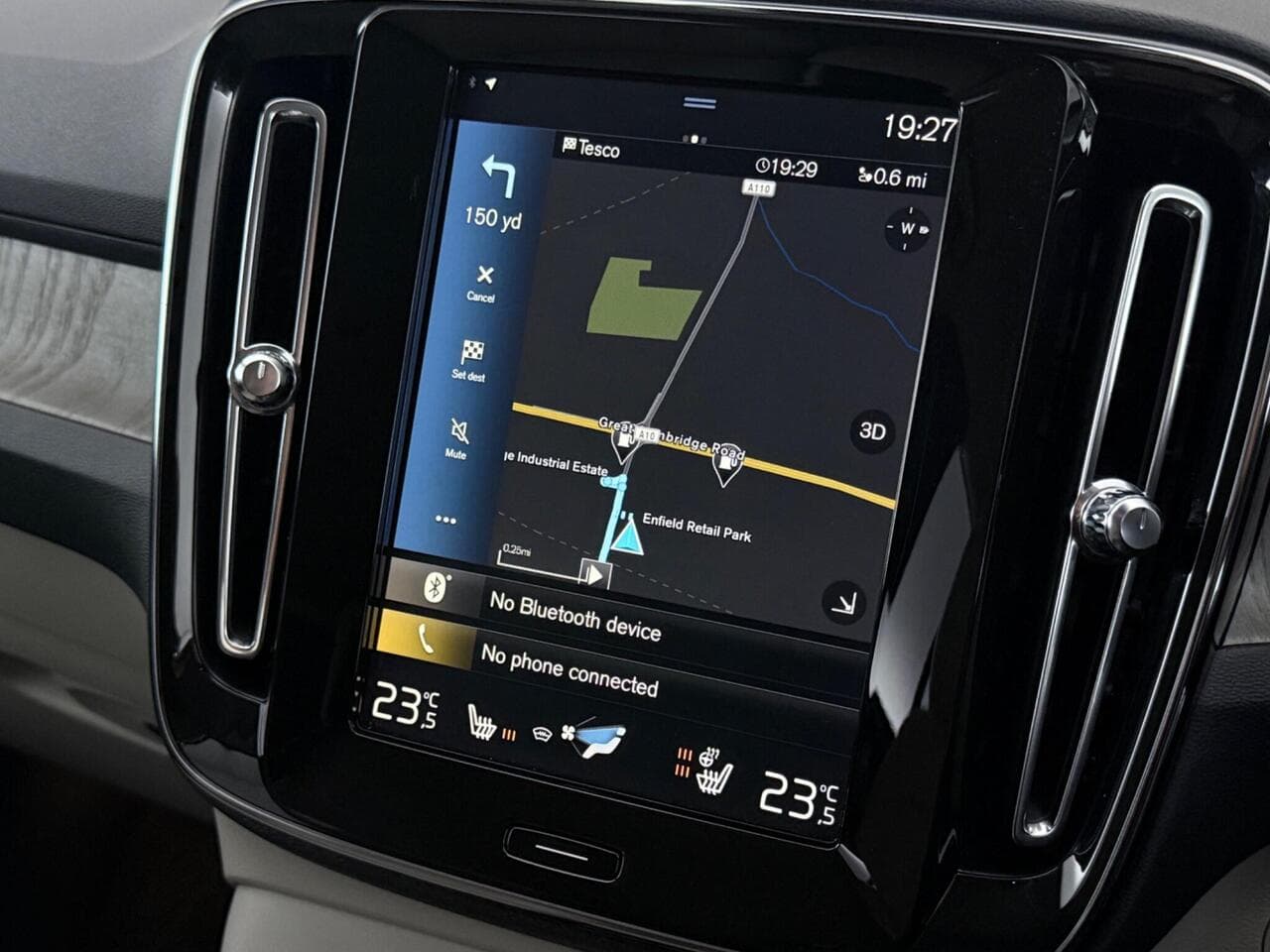 Volvo XC40 thumbnail Infotainment System