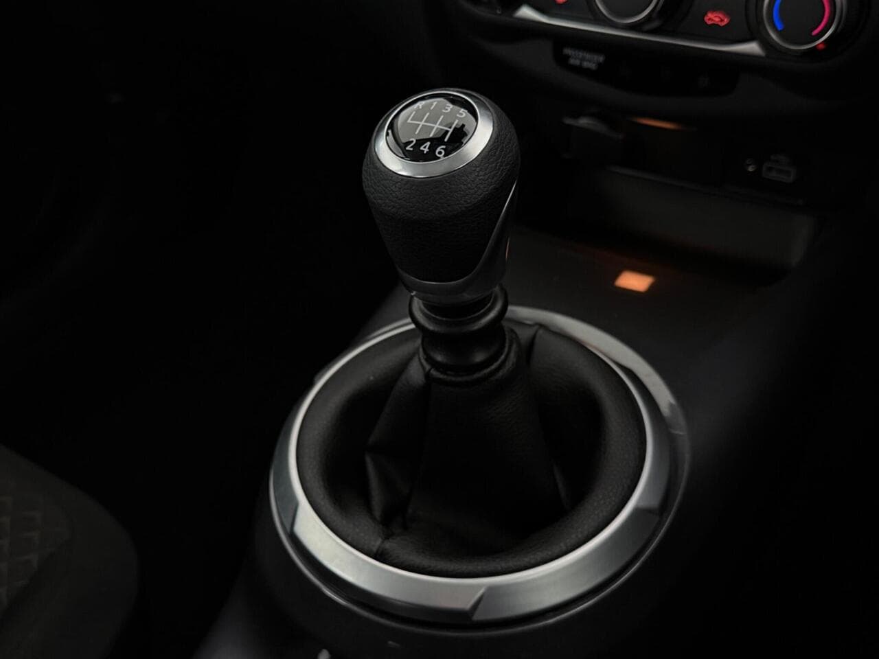 Nissan Juke thumbnail Interior Front