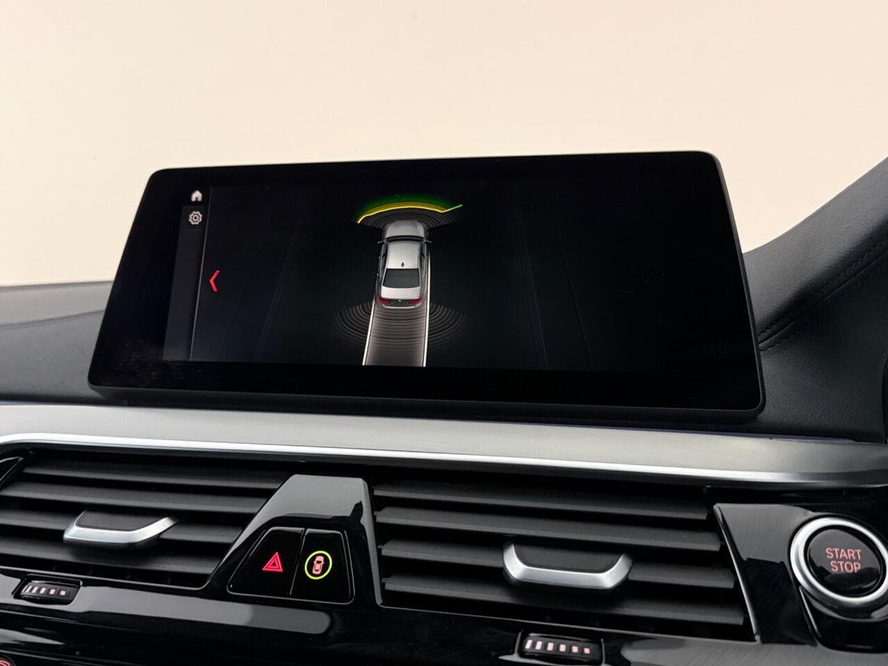 BMW 5 Series thumbnail Infotainment System