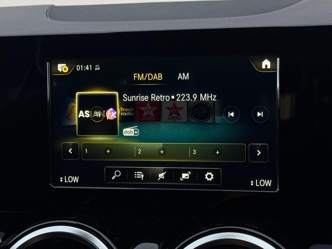 Mercedes-Benz GLA thumbnail Infotainment System