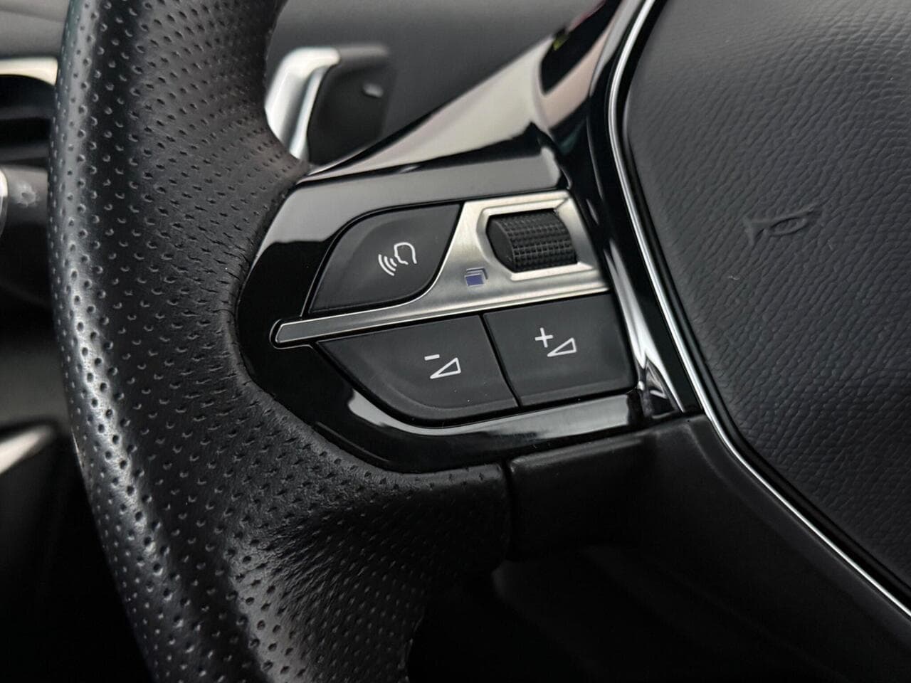 Peugeot 5008 thumbnail Misc Controls