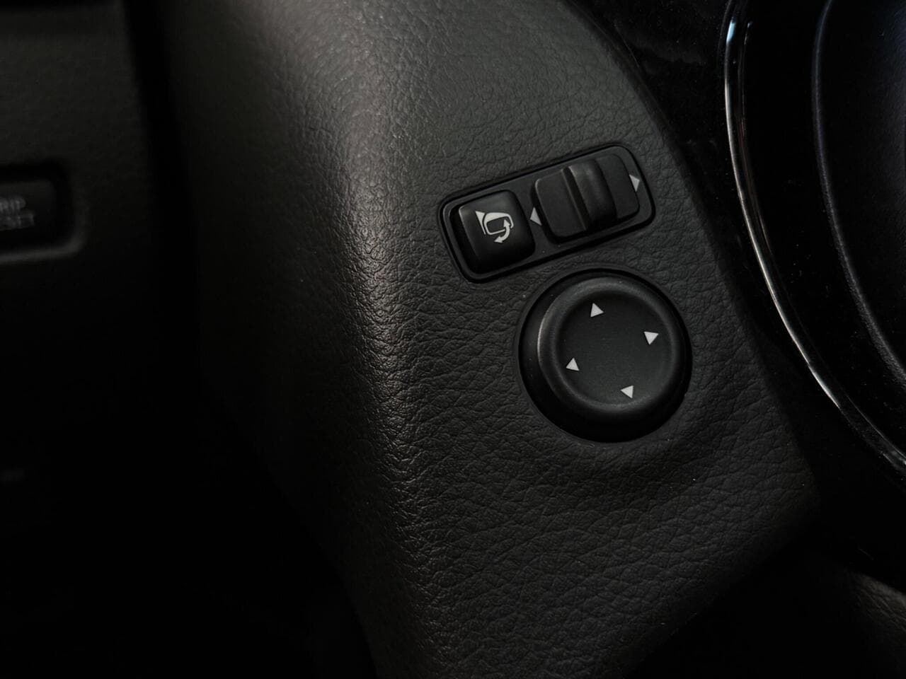 Nissan Qashqai thumbnail Misc Controls