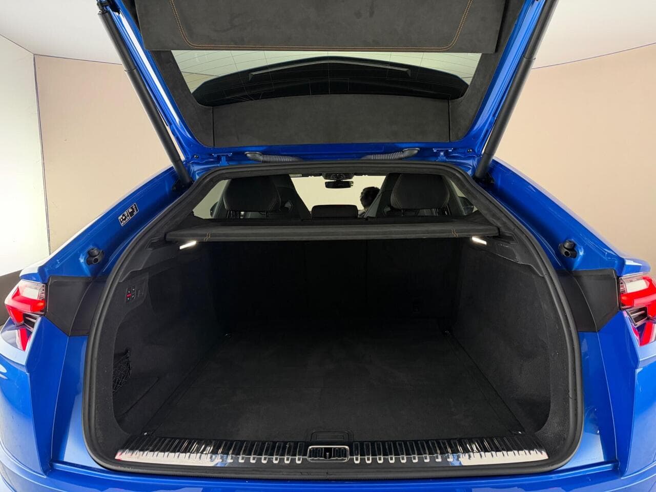 Lamborghini Urus thumbnail Boot