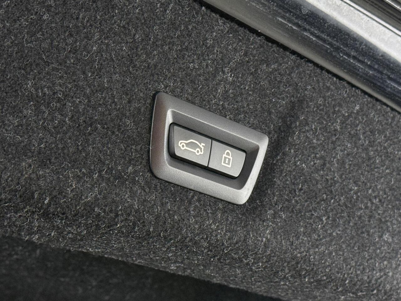 BMW 3 Series thumbnail Misc Controls